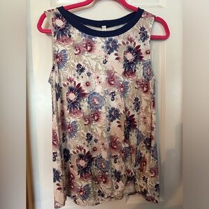 Emerald tank top with knot hem